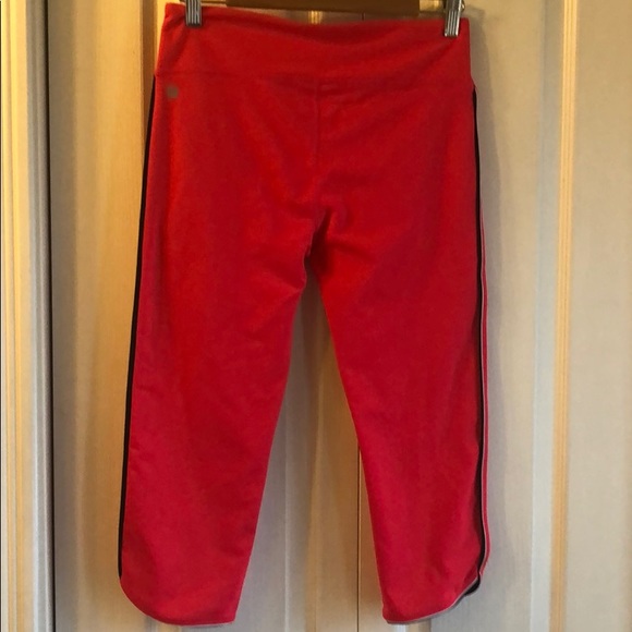 Fabletics capris size medium - Picture 5 of 5